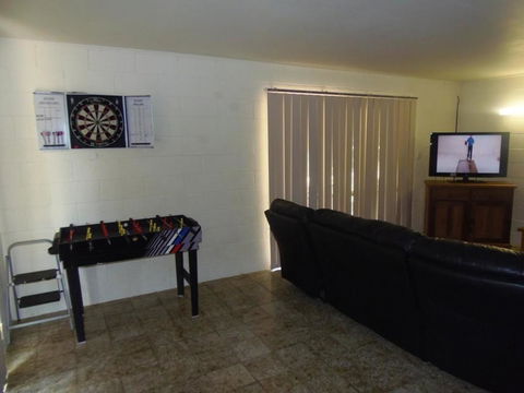 The Red Piranha - Rainbow Beach, Close To Everything, Air Con And Pet Friendly - Accommodation VIC 1