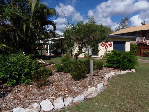 The Red Piranha - Rainbow Beach, Close To Everything, Air Con And Pet Friendly - Accommodation VIC 0