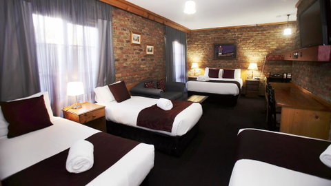 The Settlement Historic Hotel - Accommodation VIC 3
