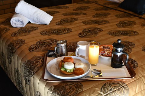 The Town House Motor Inn - Accommodation VIC 2