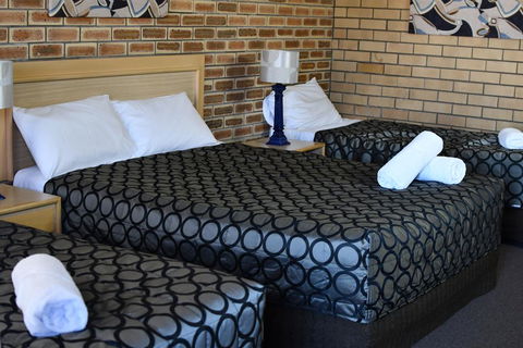 The Town House Motor Inn - Accommodation VIC 3