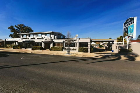 The Town House Motor Inn - Accommodation VIC 0
