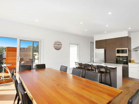 The Wharf House - Budgewoi - Accommodation VIC 0