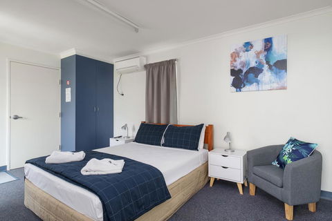 Tin Can Bay's Sleepy Lagoon Motel - Accommodation VIC 3