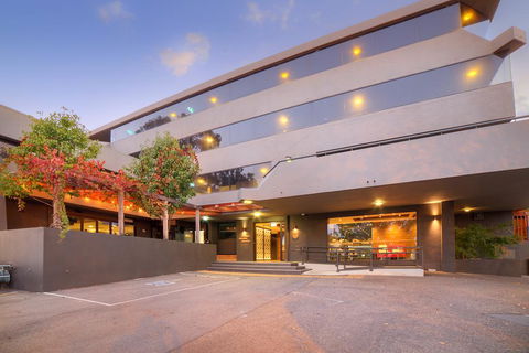 Townhouse Hotel - Accommodation VIC 3