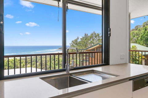 Tramican Street House - Accommodation VIC 3
