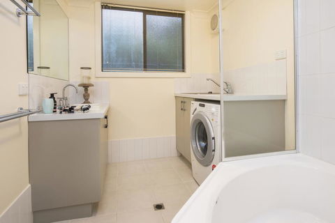Tranquil Waters - Pet Friendly Family Beach House In Quindalup - Accommodation VIC 3