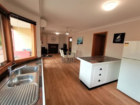 Treetops Hideaway - Accommodation VIC 3