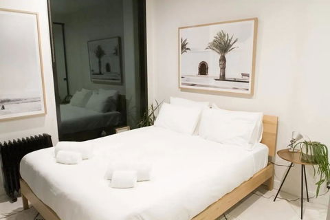 Trendy 1 Bedroom Apartment In The Heart Of Collingwood - Accommodation VIC 2