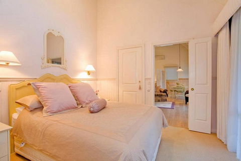 TWISTED WILLOW - Spa, Fireplace, Couples Retreat - Accommodation VIC 2