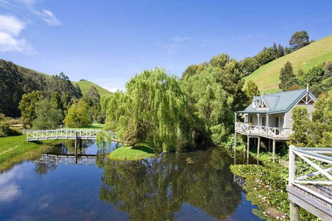 TWISTED WILLOW - Spa, Fireplace, Couples Retreat - Accommodation VIC 1