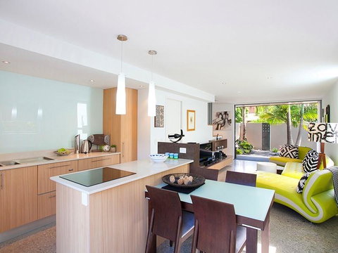 U3/27 Noosa Parade, Noosa Sound - Accommodation VIC 3