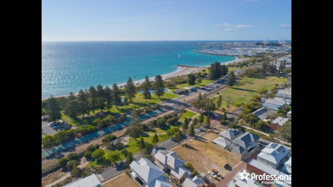 Ultra Stylish Fremantle Area - Accommodation VIC 1