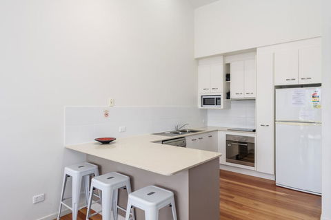 Unit 2 Rainbow Surf - Modern, Double Storey Townhouse With Large Shared Pool, Close To Beach And Shops - Accommodation VIC 1