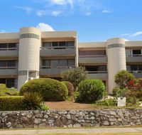 Unit 2 Biriny Lodge 1686-1689 David Low Way Coolum Beach - Accommodation VIC