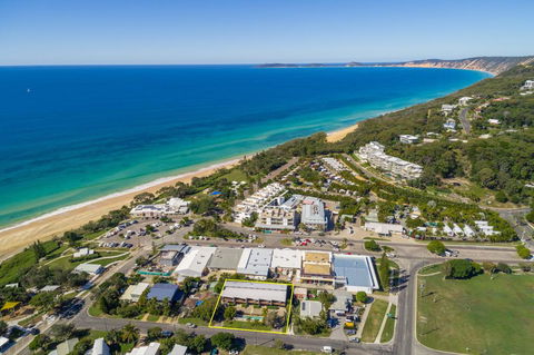 Unit 5 Rainbow Surf - Modern, Double Storey Townhouse With Large Shared Pool, Close To Beach And Shop - Accommodation VIC 1
