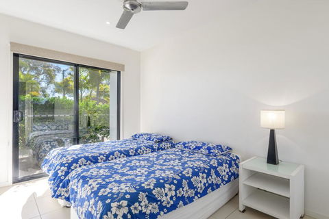 Unit 5 Rainbow Surf - Modern, Double Storey Townhouse With Large Shared Pool, Close To Beach And Shop - Accommodation VIC 3