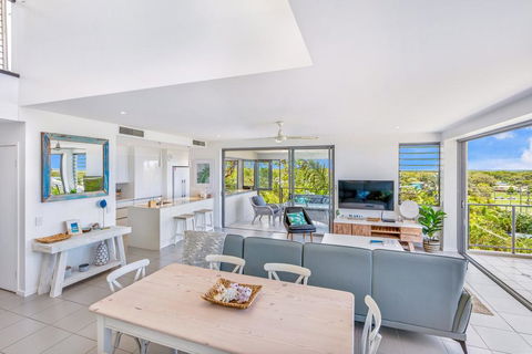 Unit 6 Rainbow Sea - Rainbow Beach, Amazing Ocean Views, Aircon, Wi-Fi, Pool, Walk To Beach - Accommodation VIC 1