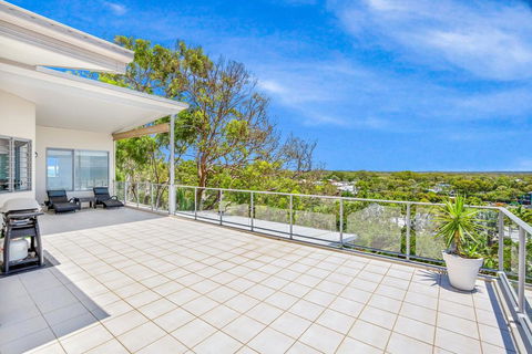 Unit 6 Rainbow Sea - Rainbow Beach, Amazing Ocean Views, Aircon, Wi-Fi, Pool, Walk To Beach - Accommodation VIC 3