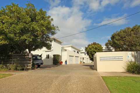 Unit 9 Marcoola Shores 1 Flindersia Street Marcoola, 500 BOND, LINEN INCLUDED - Accommodation VIC 3