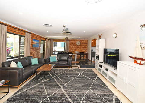 Urangan Harbour Bungalow - Accommodation VIC 3