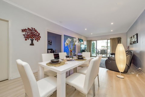 Venetian Canal Apartment-Close To Beaches And Marina - Accommodation VIC 1