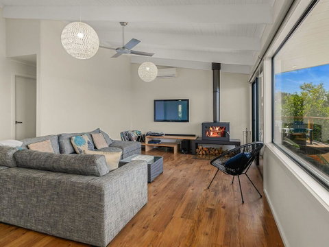 Waikiki Views - Accommodation VIC 2