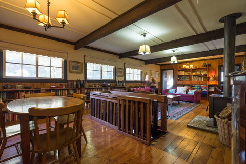 Walhalla Coach House - Accommodation VIC 3