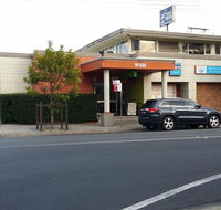 Warners Bay Hotel - Accommodation VIC