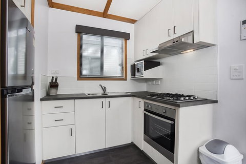 Warrnambool Holiday Village - Accommodation VIC 3