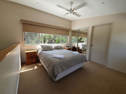 Waterfront Retreat At Wattle Point - Accommodation VIC 3