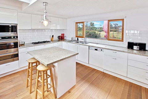 Waterfront Sanctuary - Raymond Island Getaway - Accommodation VIC 3