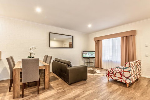 Blazing Stump Motel & Suites - Accommodation VIC 3