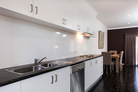 Blazing Stump Motel & Suites - Accommodation VIC 31