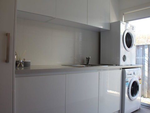 Central To Cowes - Accommodation VIC 10