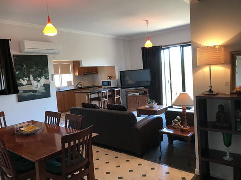 Hillâ€™s Creek Holiday Home - Accommodation VIC 8