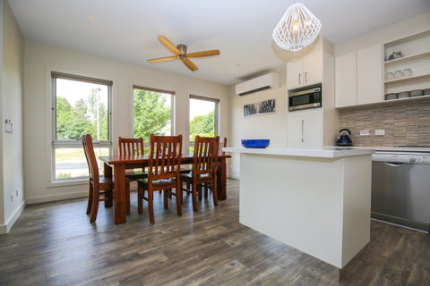 Amber Mist Villa Two - Accommodation VIC 17