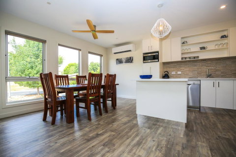 Amber Mist Villa Two - Accommodation VIC 18