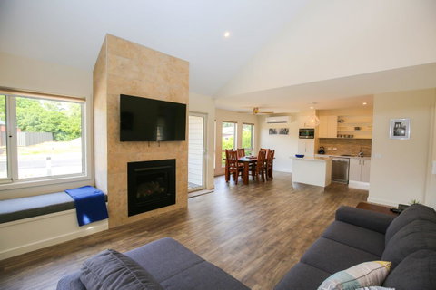 Amber Mist Villa Two - Accommodation VIC 21