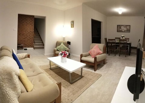 The Gallery Hours - Accommodation VIC 10