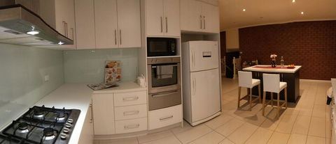 The Gallery Hours - Accommodation VIC 12