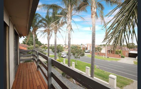 The Gallery Hours - Accommodation VIC 8