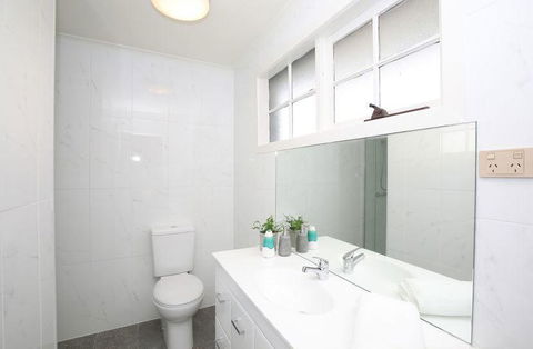 The Gallery Hours - Accommodation VIC 5