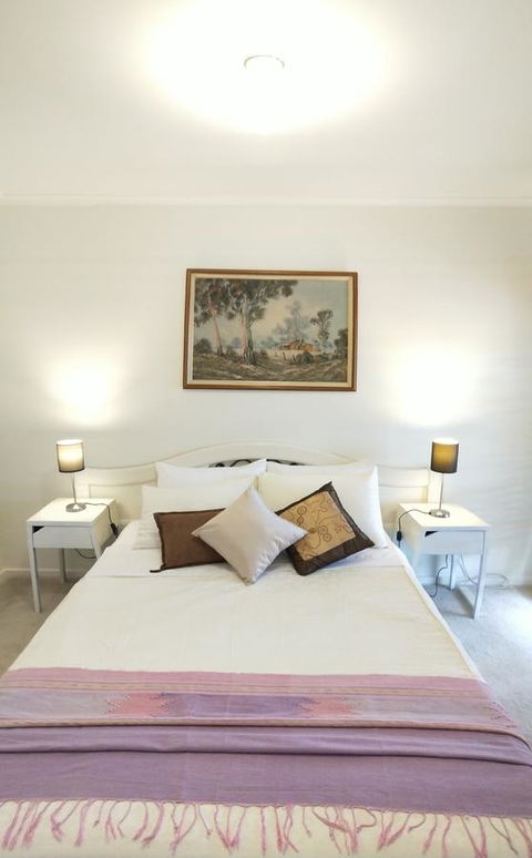 The Gallery Hours - Accommodation VIC 1