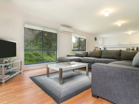 Demure Charm - Accommodation VIC 10