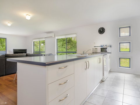 Demure Charm - Accommodation VIC 15