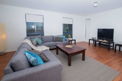 Demure Charm - Accommodation VIC 2