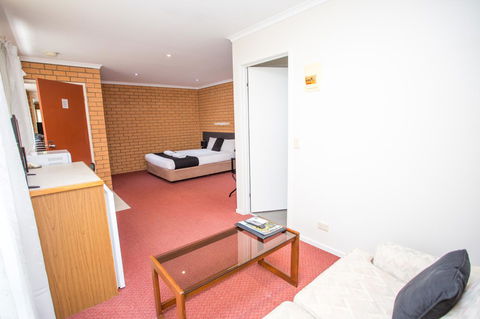 Blue Whale Motor Inn & Apartments - Accommodation VIC 8