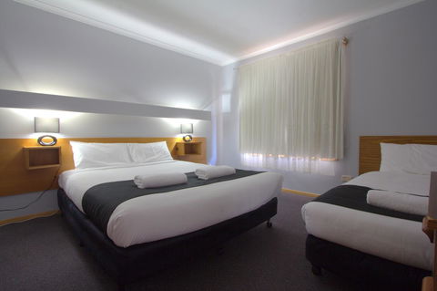 Blue Whale Motor Inn & Apartments - Accommodation VIC 1