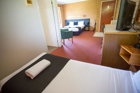 Blue Whale Motor Inn & Apartments - Accommodation VIC 12